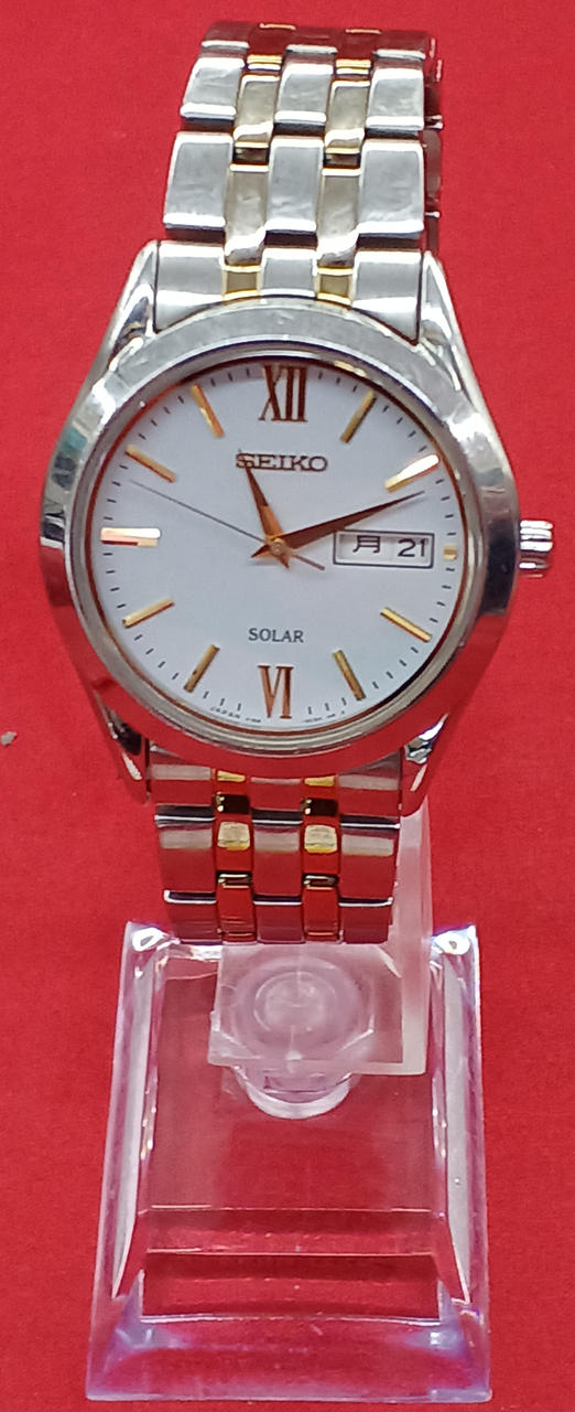 SEIKO Quartz Analog Wristwatch V158-0BA0