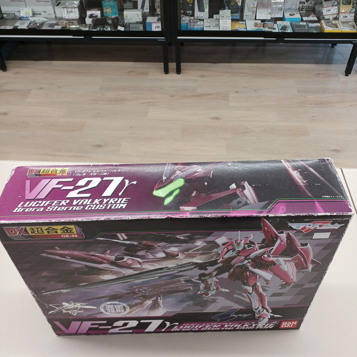 Bandai Macross F (Frontier) Figure VF-27γ Lucifer Valkyrie (Brera Stern's Unit) - Banzai Thrifting | BanzaiHobby