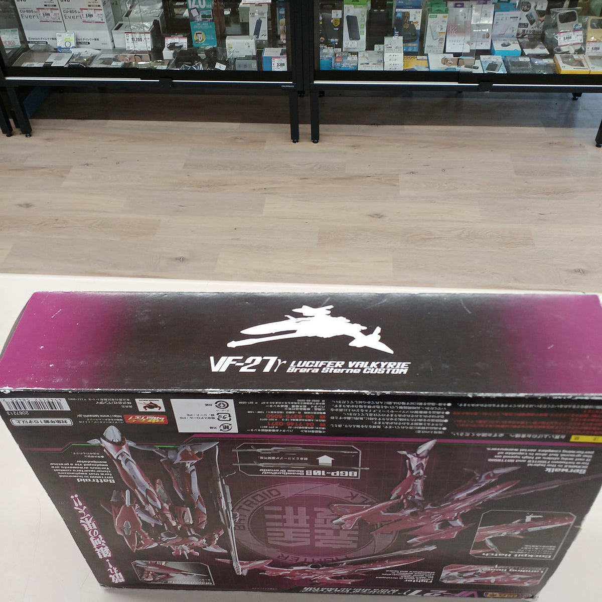 Bandai Macross F (Frontier) Figure VF-27γ Lucifer Valkyrie (Brera Stern's Unit) - Banzai Thrifting | BanzaiHobby