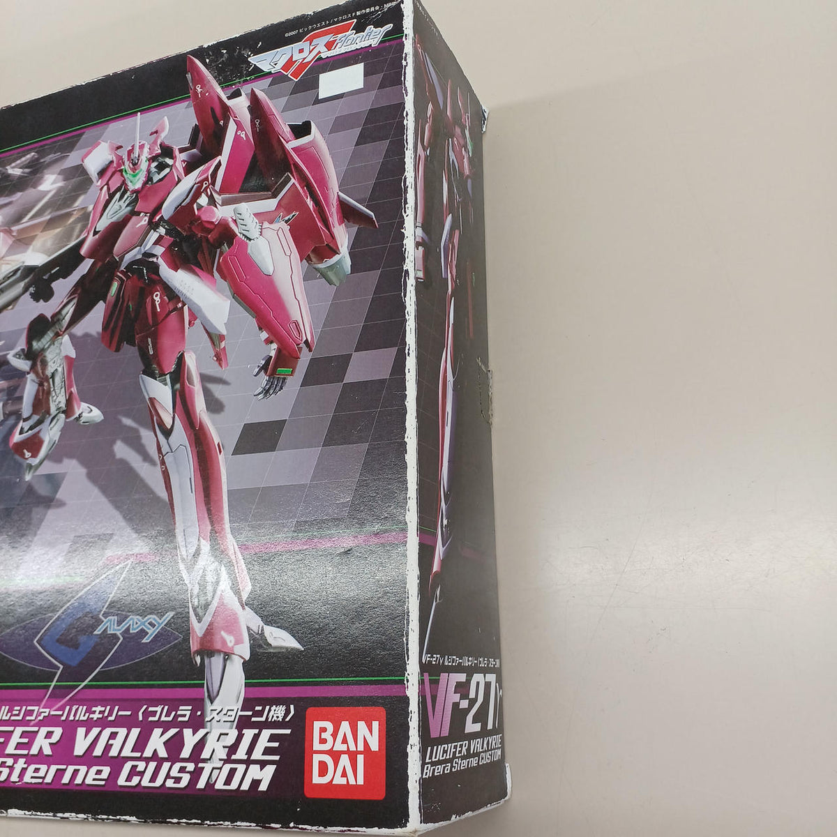 Bandai Macross F (Frontier) Figure VF-27γ Lucifer Valkyrie (Brera Stern's Unit) - Banzai Thrifting | BanzaiHobby