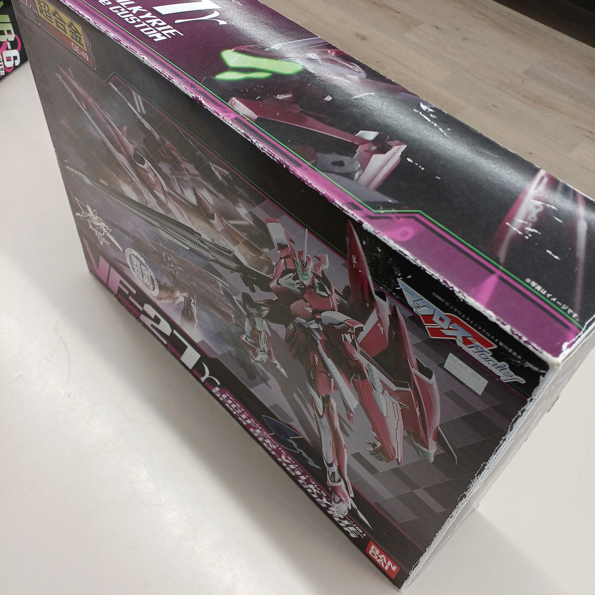 Bandai Macross F (Frontier) Figure VF-27γ Lucifer Valkyrie (Brera Stern's Unit) - Banzai Thrifting | BanzaiHobby
