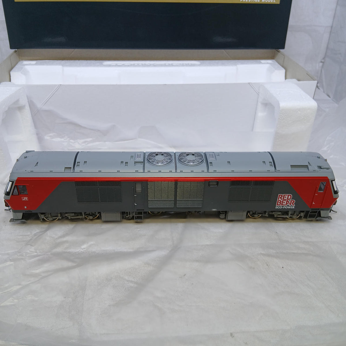TOMIX JR DF200-200 Class Diesel Locomotive HO-241 - Banzai Thrifting | BanzaiHobby