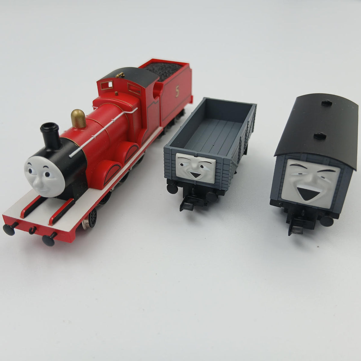 TOMIX N Gauge Thomas the Tank Engine James & the Mean Freight Car Set - Banzai Thrifting | BanzaiHobby