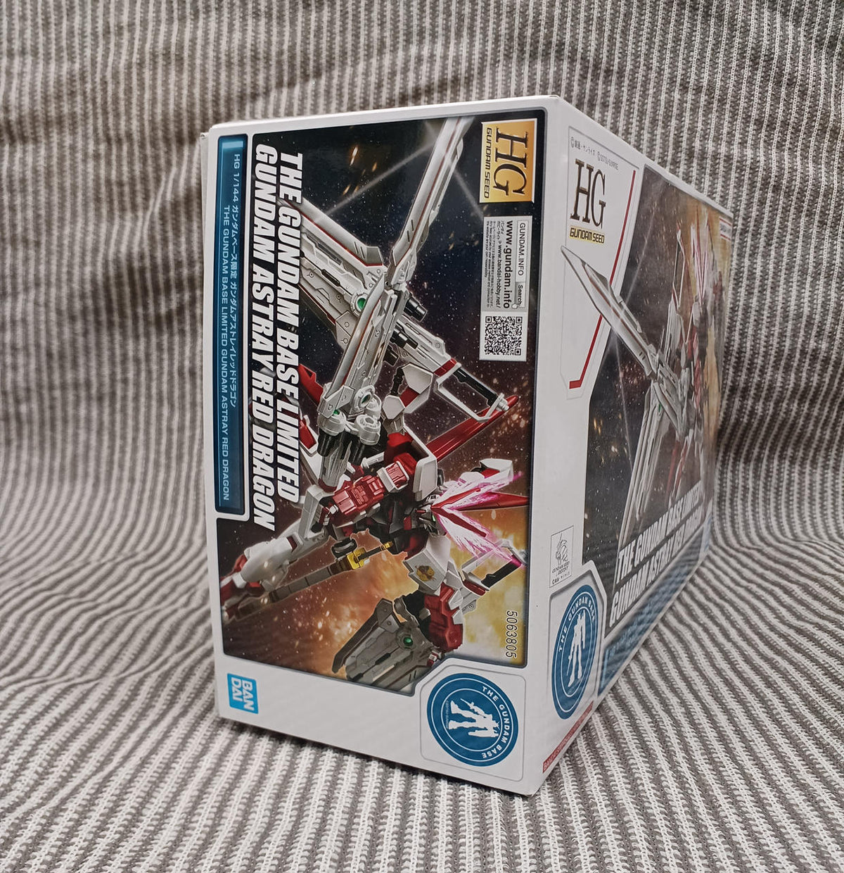 BANDAI SPIRITS Plastic Model 1/144 Gundam Astray Red Dragon - Banzai Thrifting | BanzaiHobby