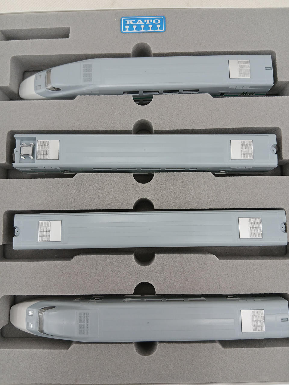 KATO MAX E1 Series Shinkansen Basic 4 Cars 10-340 - Banzai Thrifting | BanzaiHobby