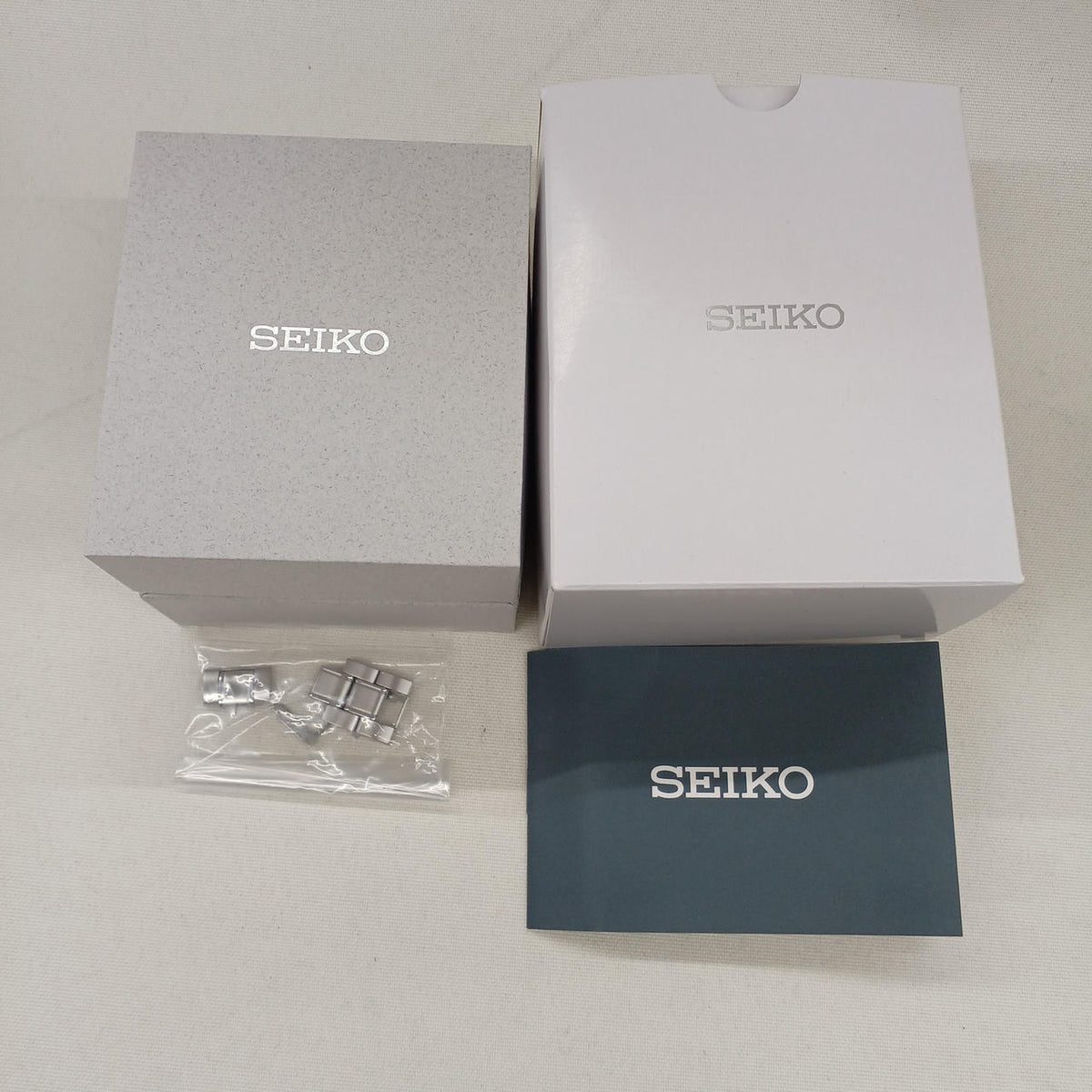 SEIKO Chronograph 7T92-0DW0 - Banzai Thrifting | BanzaiHobby