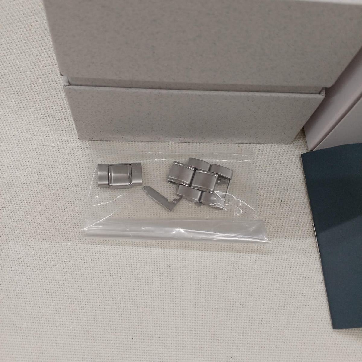 SEIKO Chronograph 7T92-0DW0 - Banzai Thrifting | BanzaiHobby