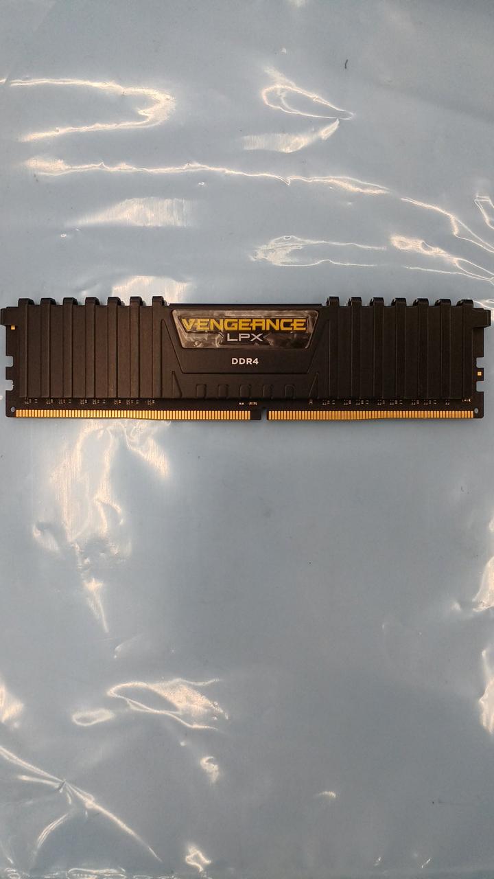 CORSAIR DDR4 Desktop Memory CMK8GX4M2A2666C16
