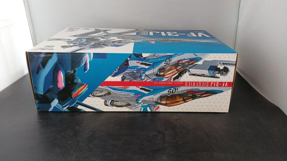 BANDAI DX Chogokin VF-31J Siegfried (Hayate Immelmann's Aircraft)