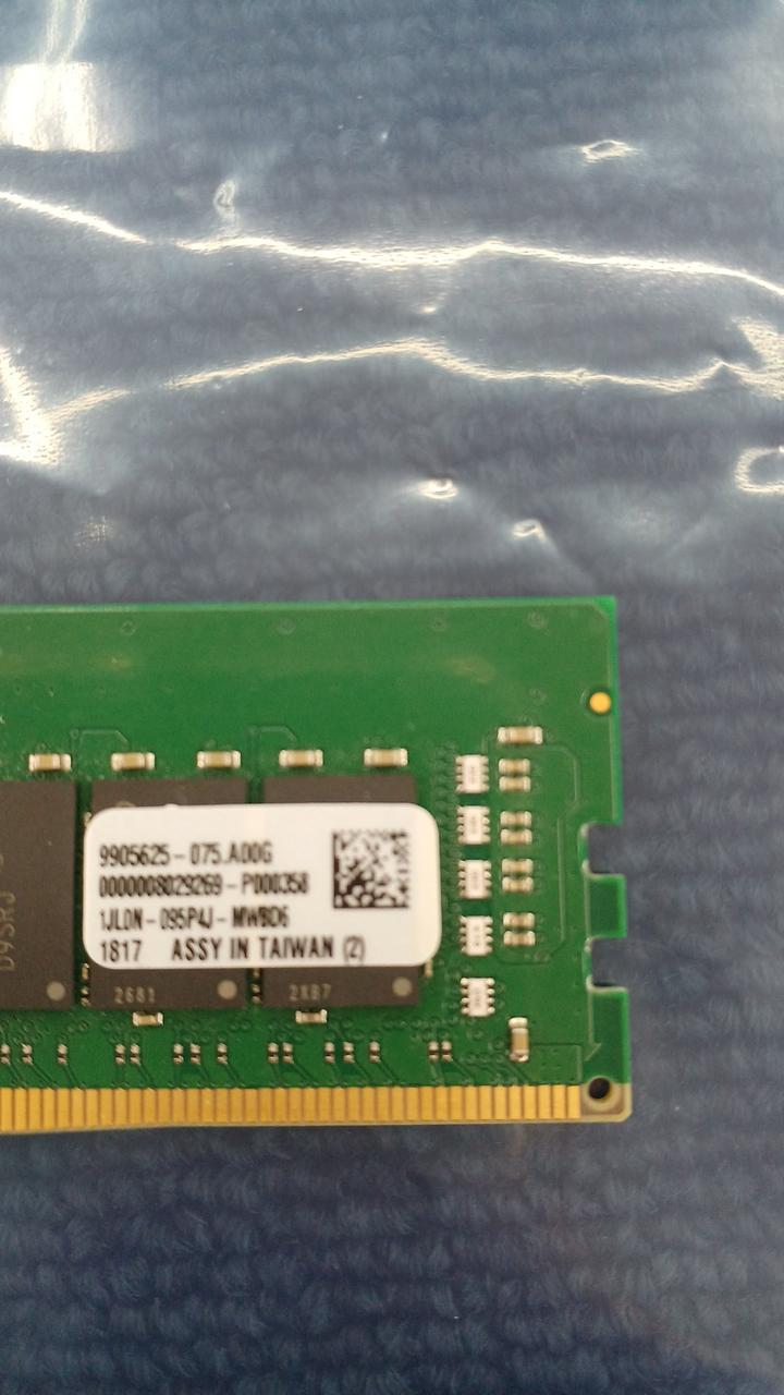 KINGSTON DDR4 Desktop Memory KVR24N17D8/16