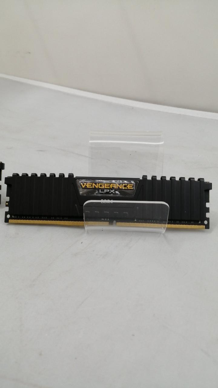 CORSAIR Memory CMK32GX4M2E3200C16