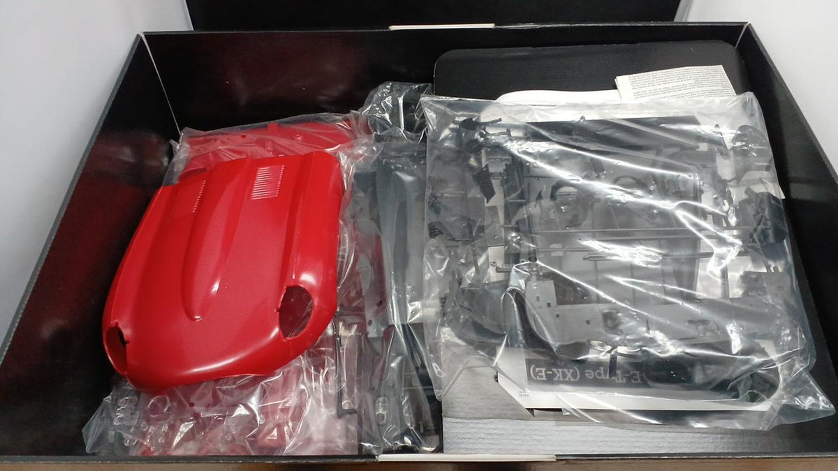 REVELL 1/8 JAGUAR E-TYPE LIMITED EDITION - Banzai Thrifting | BanzaiHobby