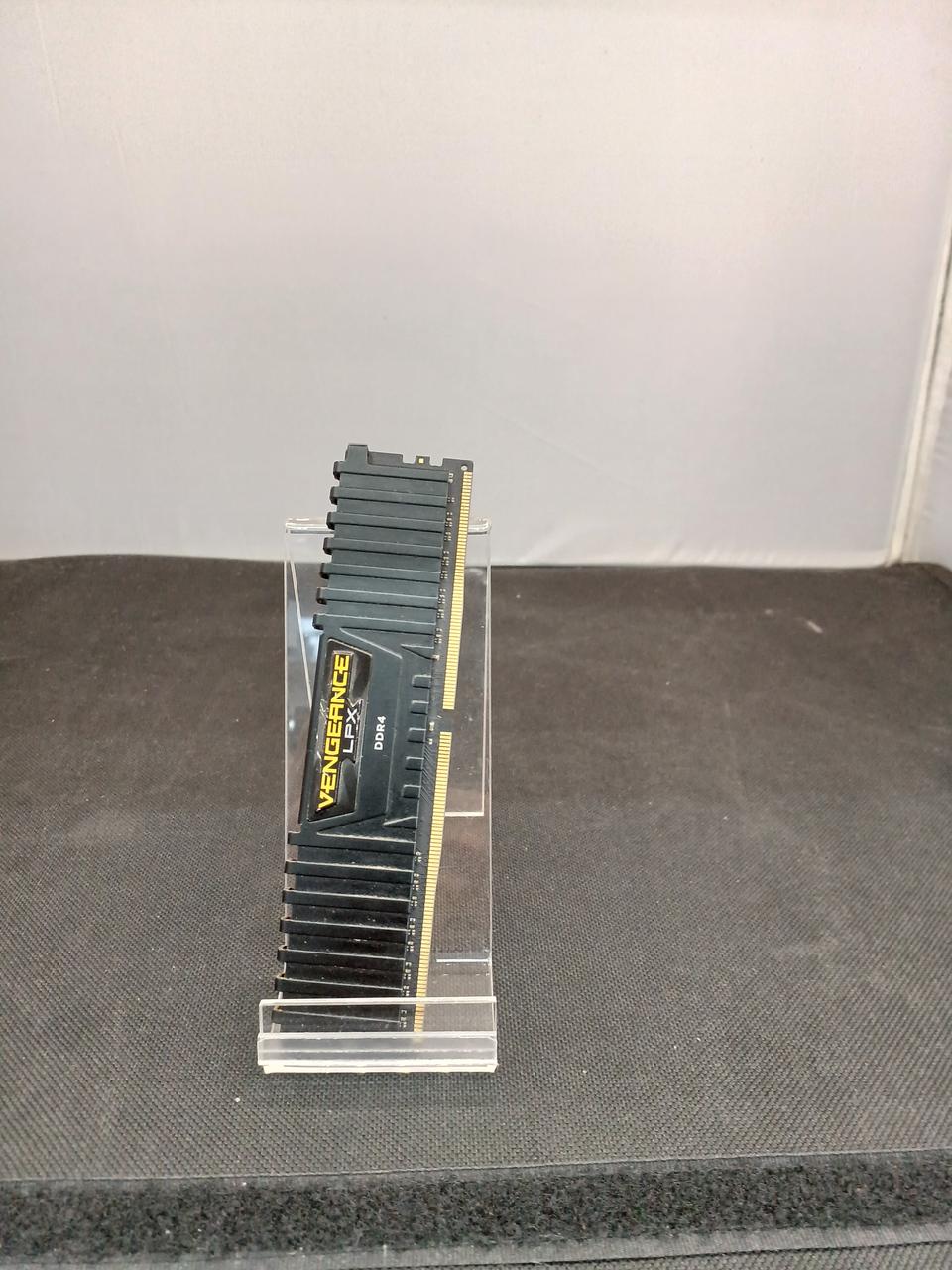 [JUNK] CORSAIR [DRAM Error] DDR4 Memory 8GB CMK16GX4M2A2666C16