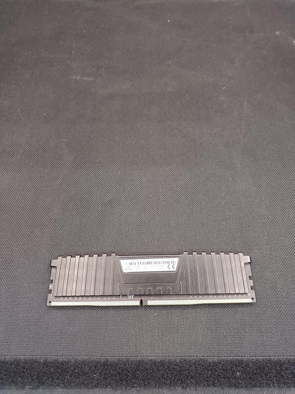[JUNK] CORSAIR [DRAM Error] DDR4 Memory 8GB CMK16GX4M2A2666C16