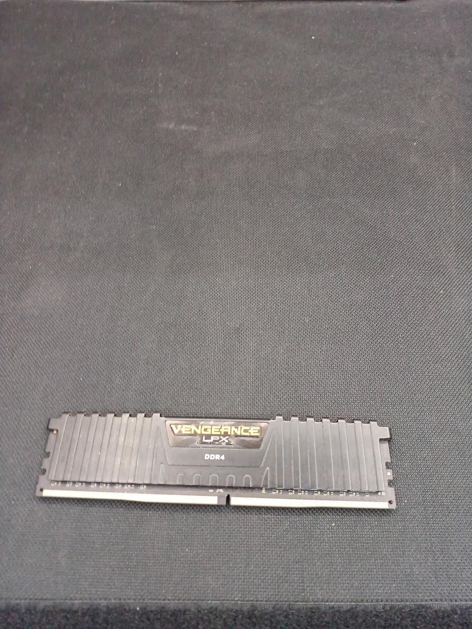 [JUNK] CORSAIR [DRAM Error] DDR4 Memory 8GB CMK16GX4M2A2666C16
