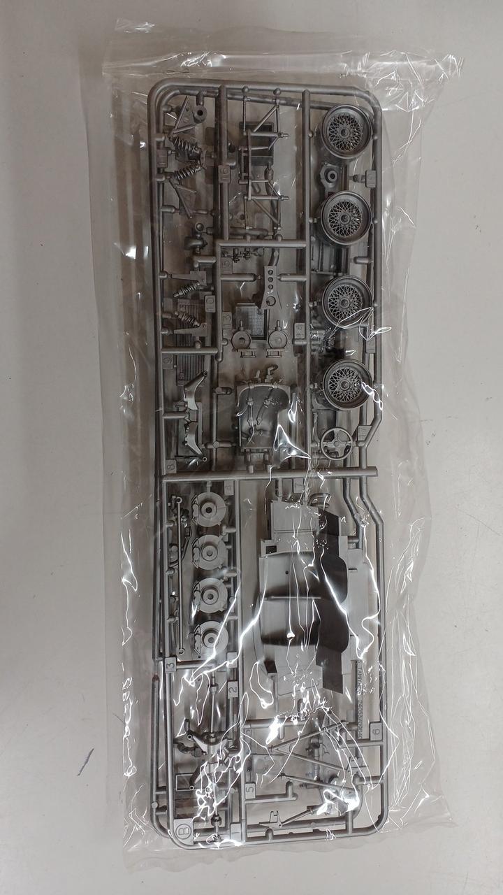 TAMIYA 1/24 Sports Car Series NO.289 TOYOTA TOM'S 84C Full Display Model - Banzai Thrifting | BanzaiHobby