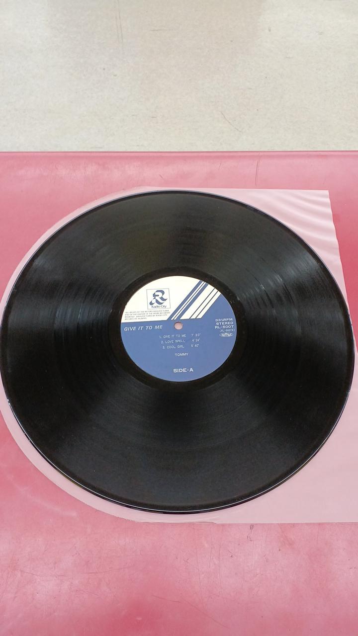 Warner Pioneer Western Music Tommy / Give It to Me