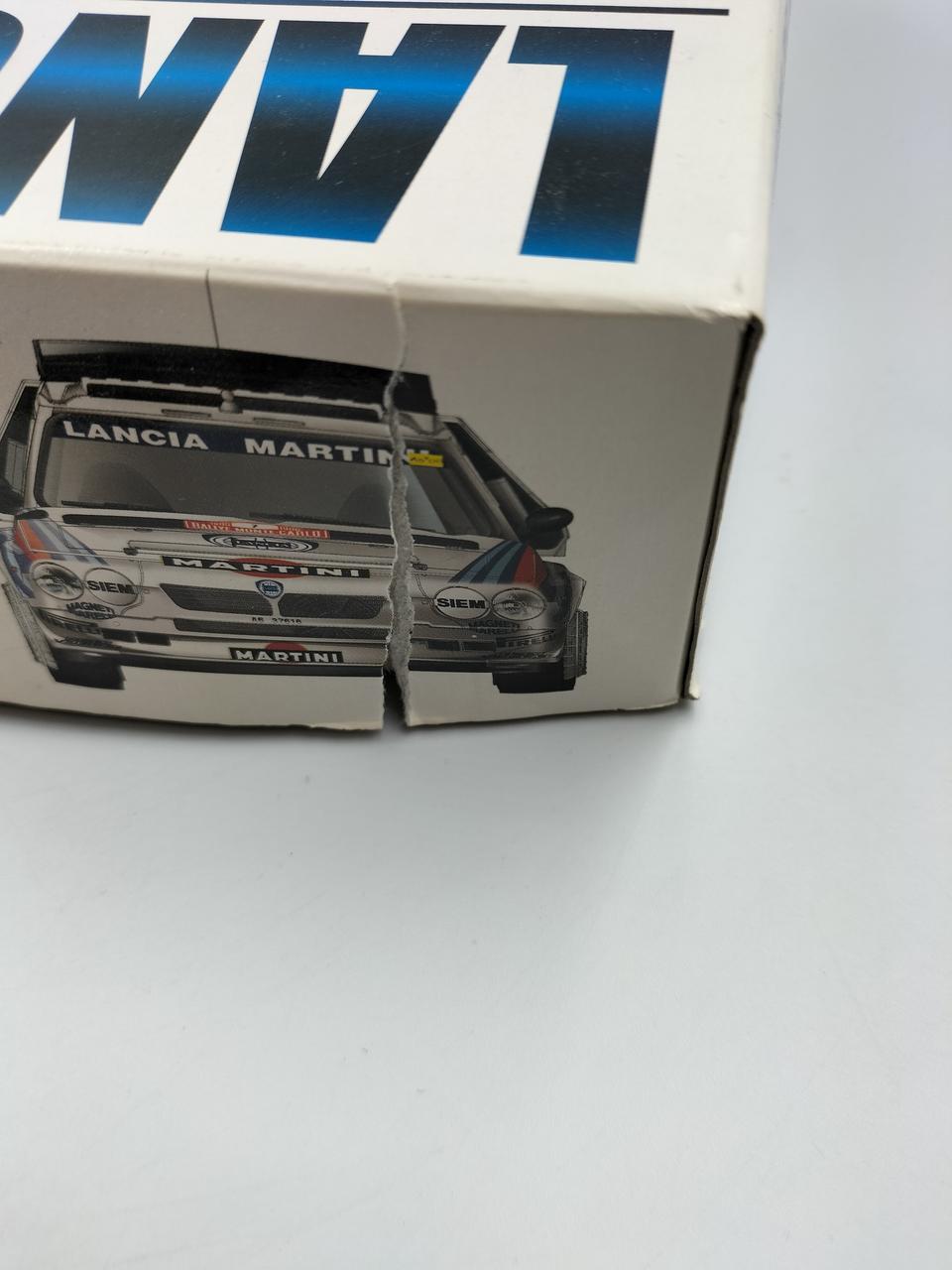 AOSHIMA 1/24 Scale Lancia Delta S4