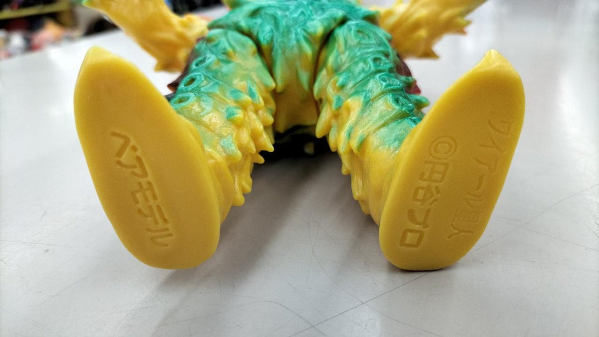 BEARMODEL Soft Vinyl Waaru Alien