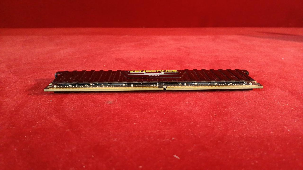 VENGEANCE Memory: 16GB CMK32GX4M2A2666C16