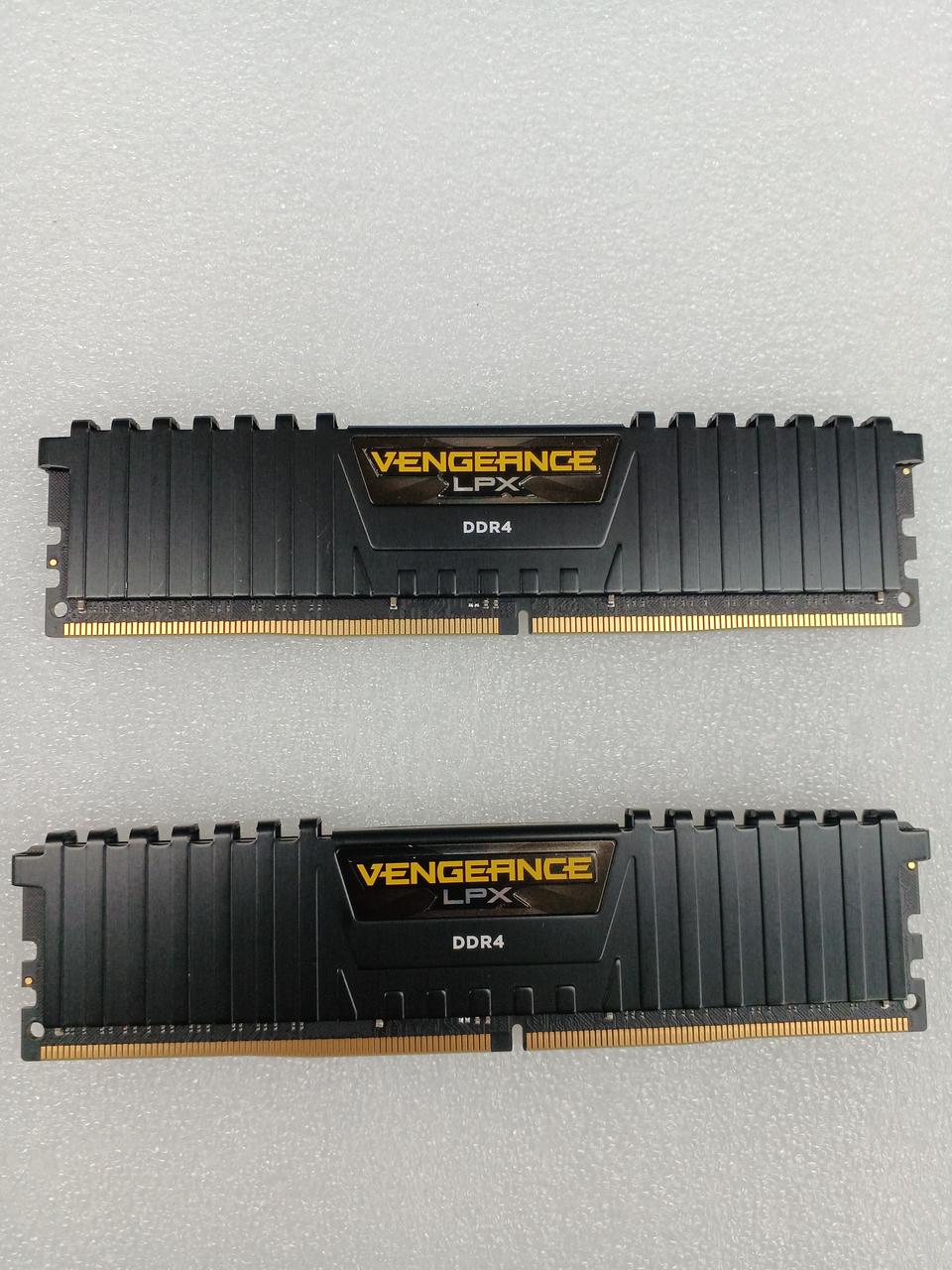 CORSAIR [16GBx2] DDR4 Memory CMK32GX4M2A2666C16