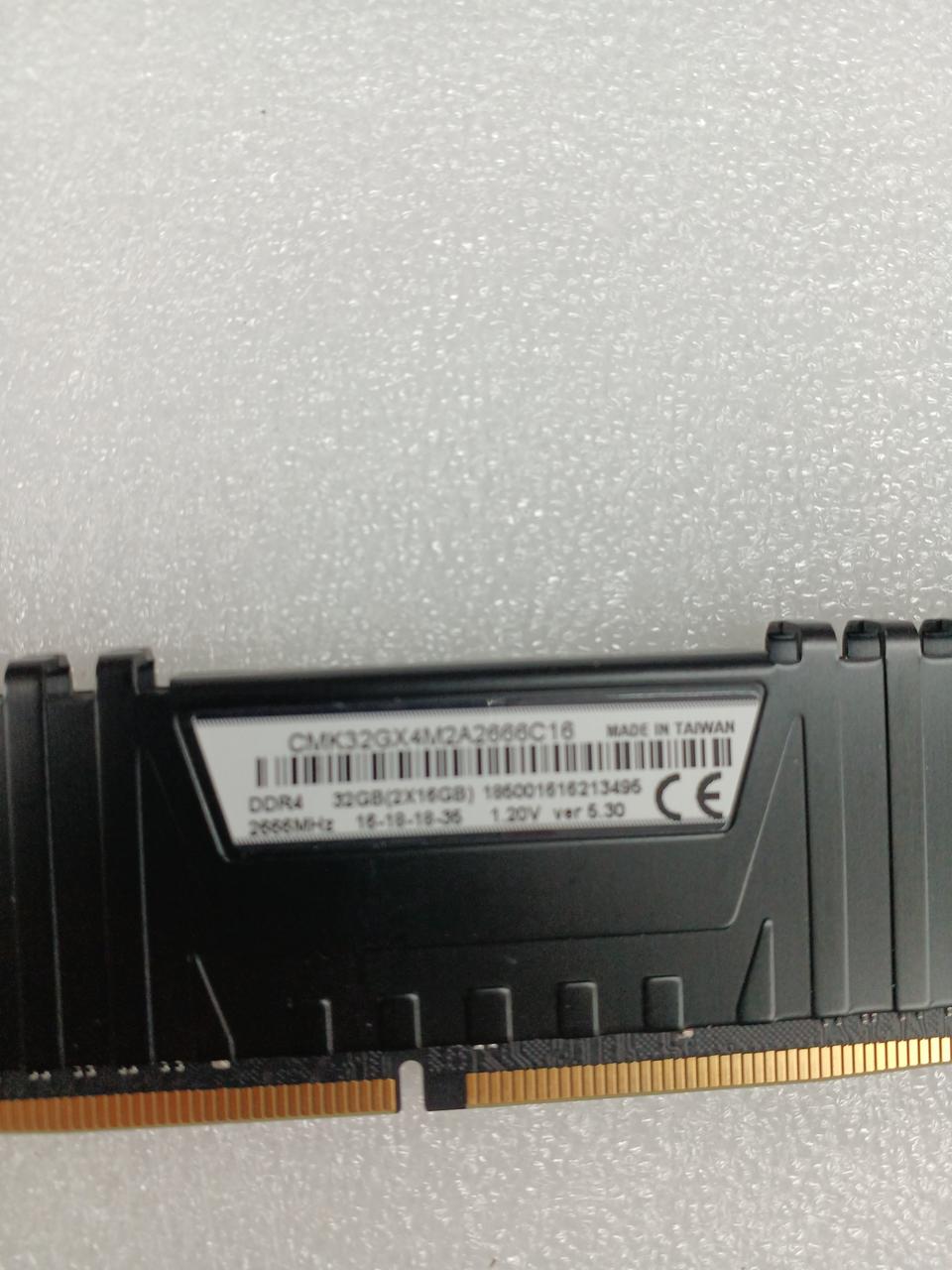 CORSAIR [16GBx2] DDR4 Memory CMK32GX4M2A2666C16