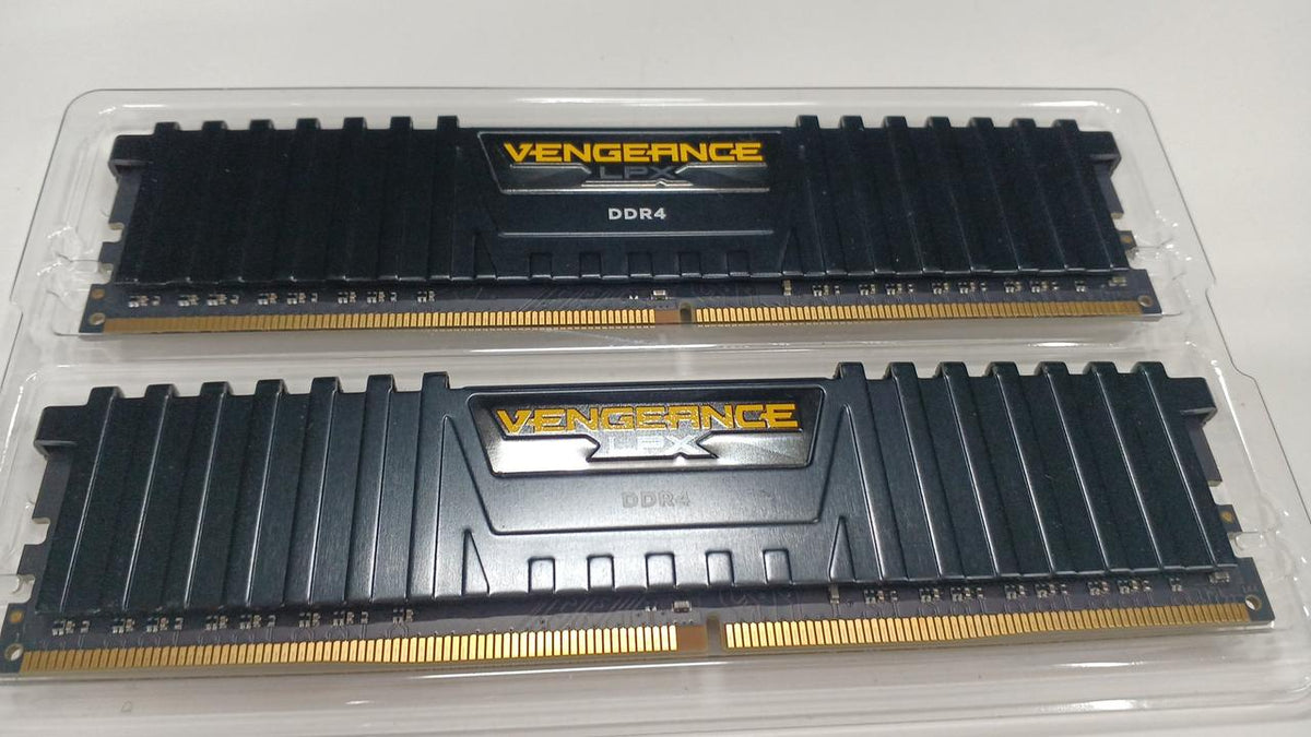 CORSAIR Memory CMK16GX4M2A2666C16
