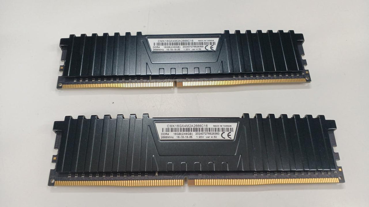 CORSAIR Memory CMK16GX4M2A2666C16