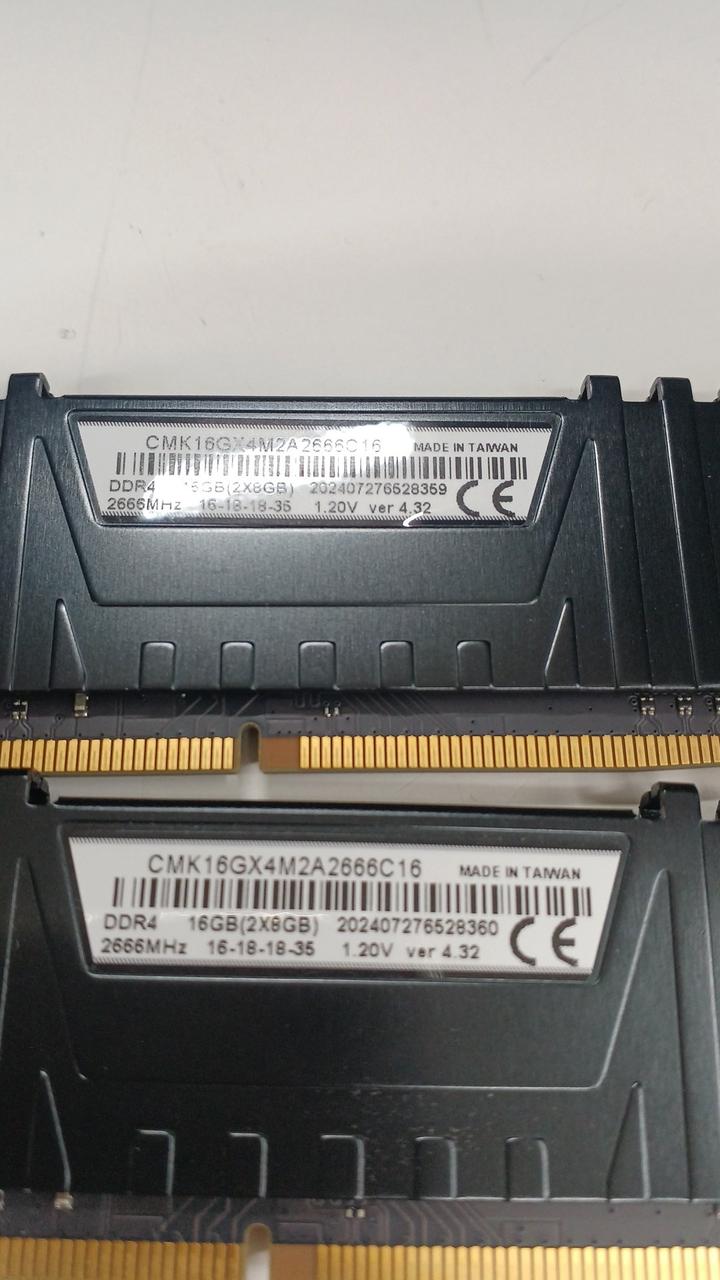 CORSAIR Memory CMK16GX4M2A2666C16