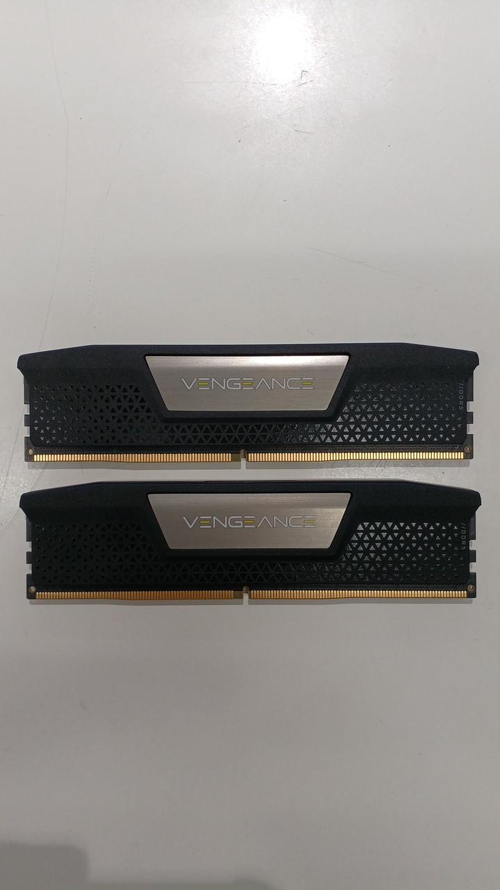 CORSAIR DDR5 16GB×2 CMK32GX5M2E6000C36