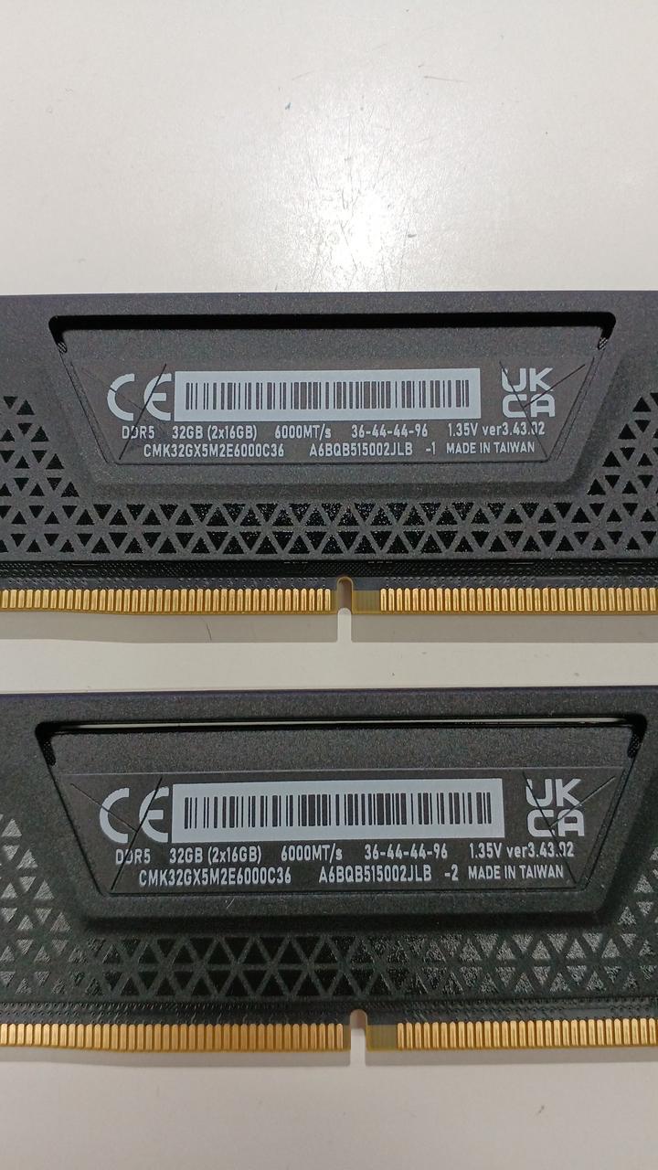 CORSAIR DDR5 16GB×2 CMK32GX5M2E6000C36