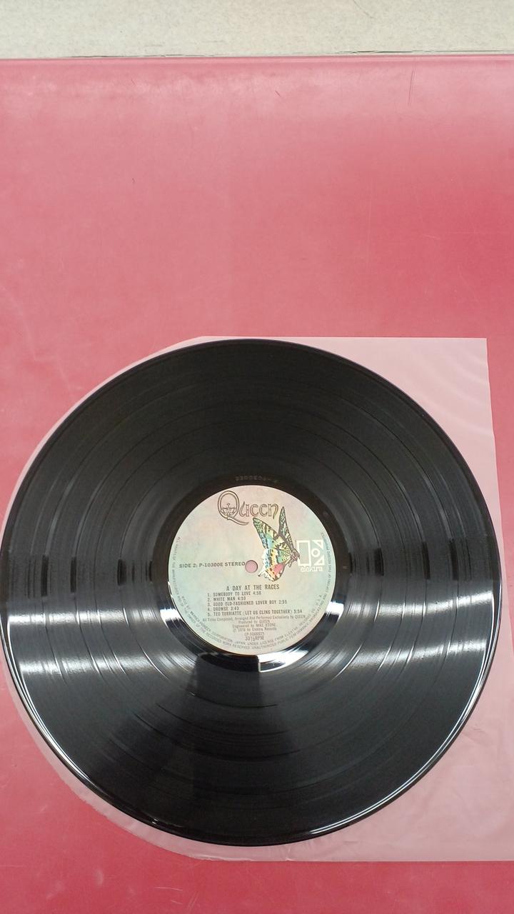 Warner Pioneer Western Music Queen / Magnificent Lace