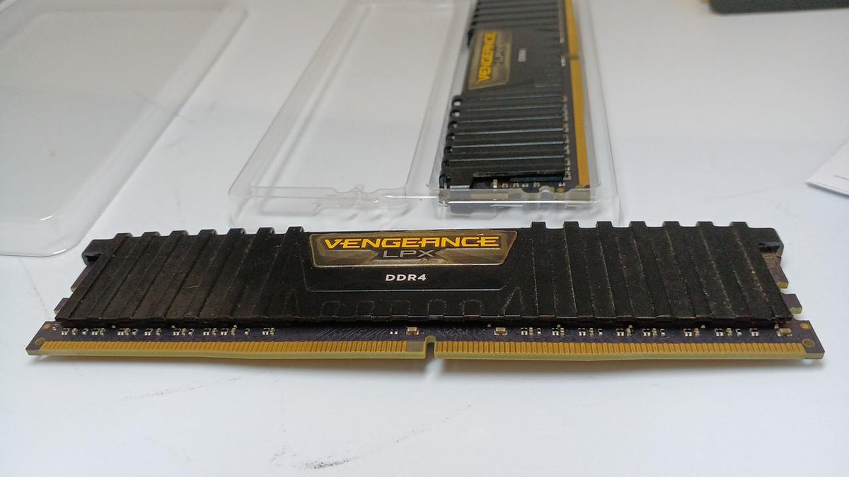 CORSAIR Memory CMK32GX4M2D3600C18