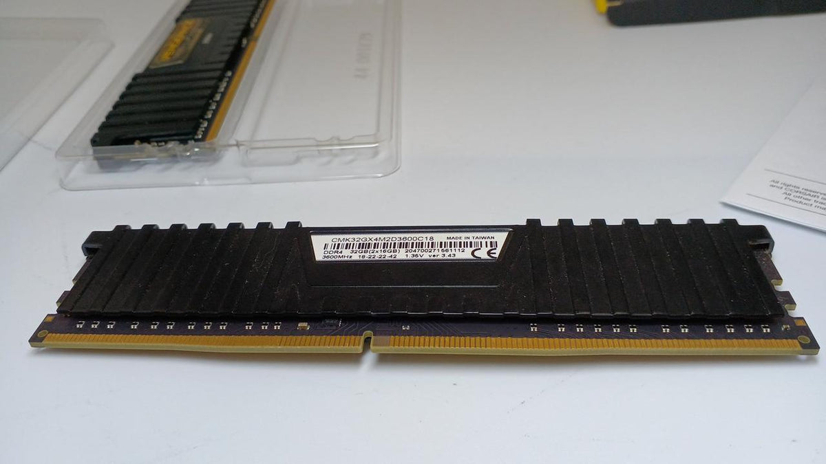 CORSAIR Memory CMK32GX4M2D3600C18