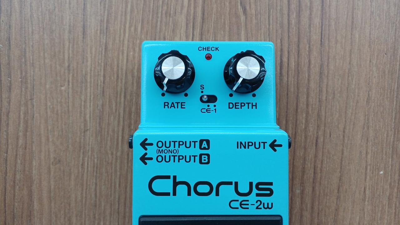 BOSS Effects Pedal & Chorus CE-2W – BanzaiHobby