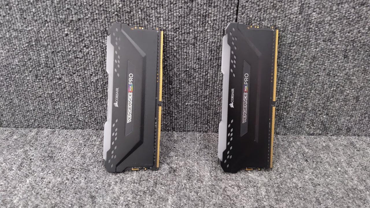 CORSAIR Memory CMW16GX4M2A2666C16W
