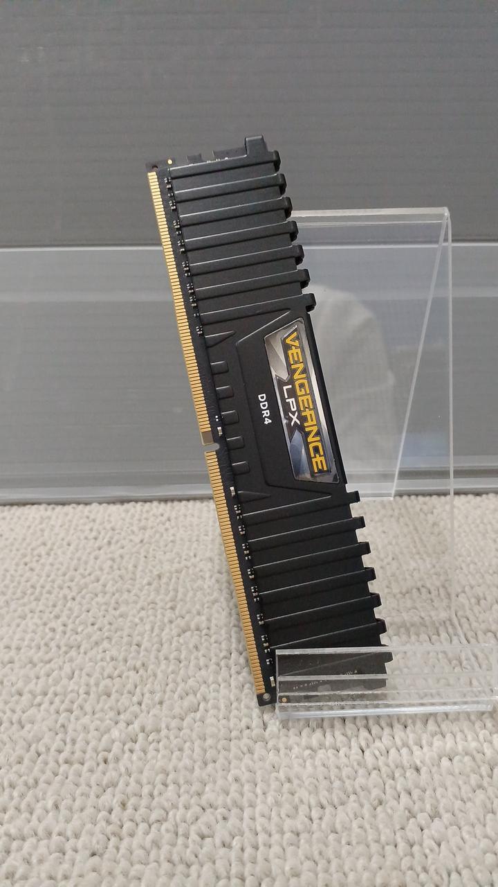 CORSAIR Memory CMK32GX4M2D3600C18