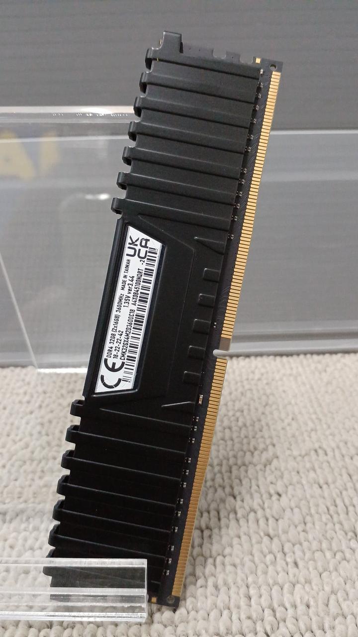 CORSAIR Memory CMK32GX4M2D3600C18