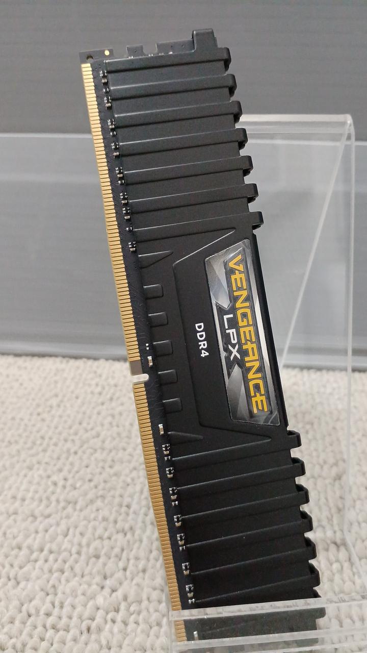 CORSAIR Memory CMK32GX4M2D3600C18