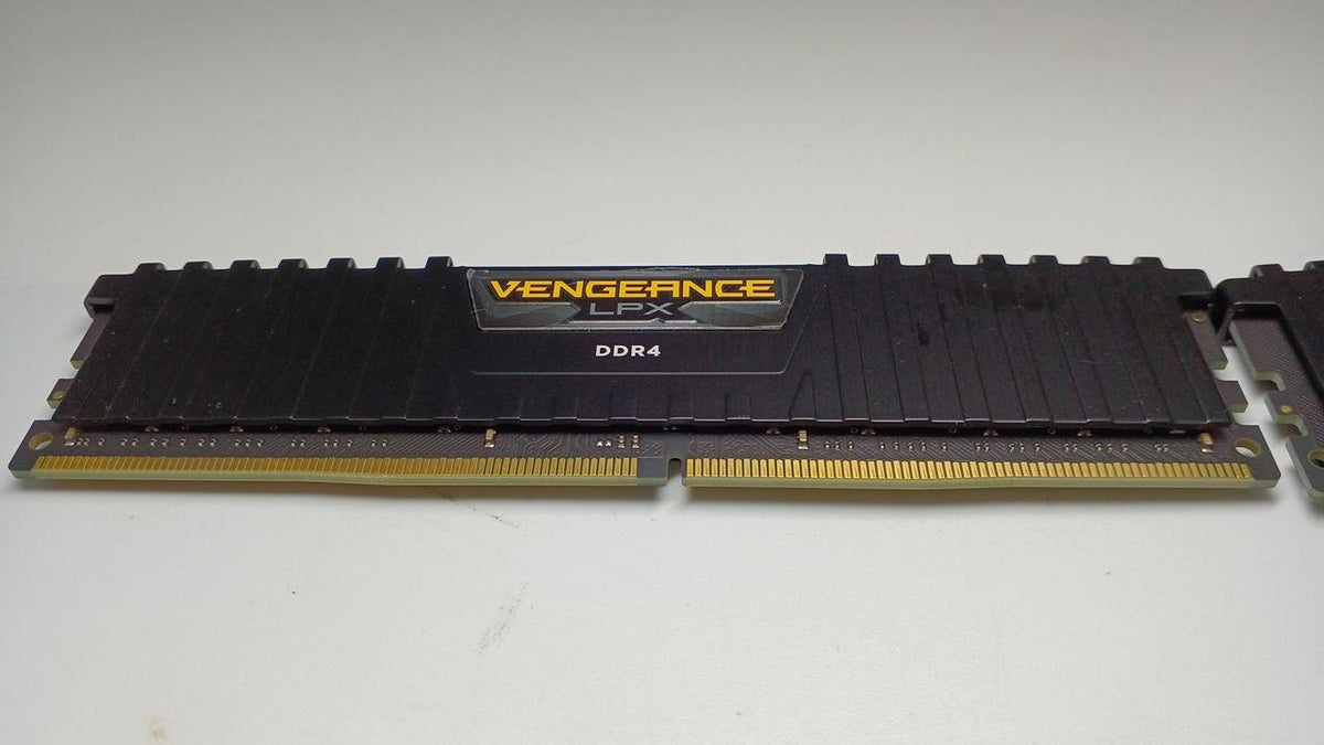 CORSAIR Memory CMK32GX4M2C3200C18