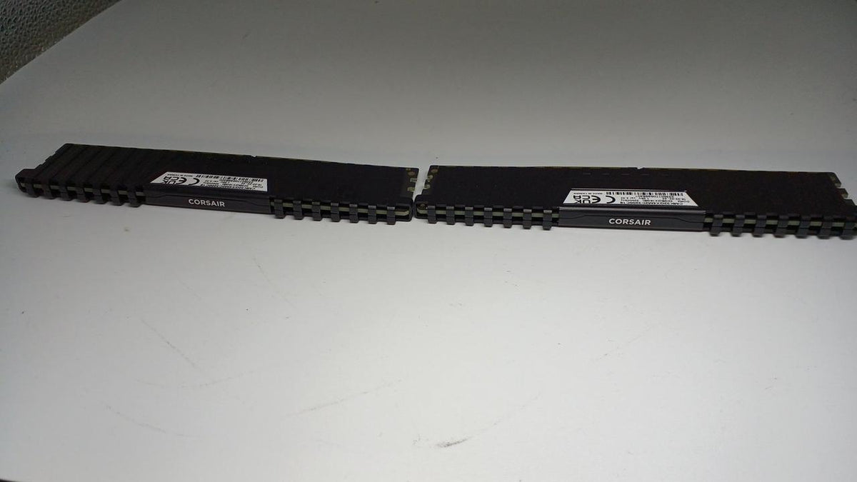 CORSAIR Memory CMK32GX4M2C3200C18