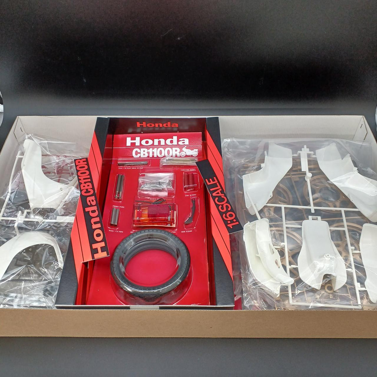 TAMIYA 1/6 HONDA CB1100R B