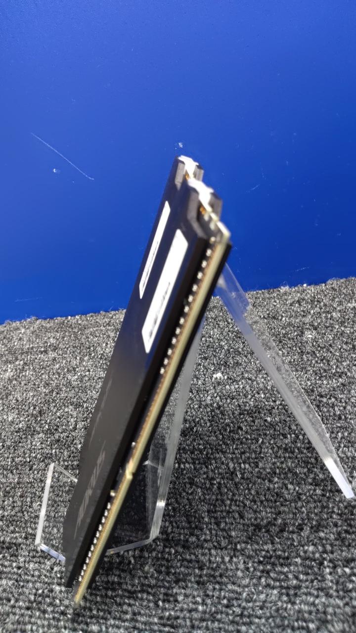 AORUS Memory: DDR4 8GB×2 GP-ARS16G33