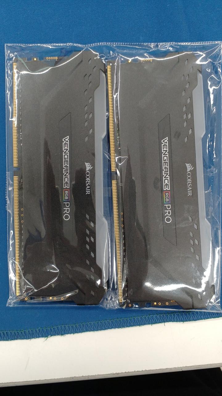 CORSAIR Memory MW16GX4M2C3200C16