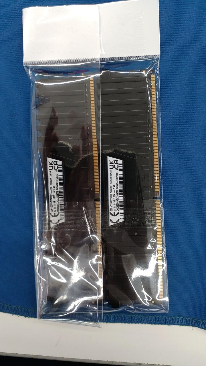 CORSAIR Desktop DDR4 Memory DDR4 32GB 2666MHZ