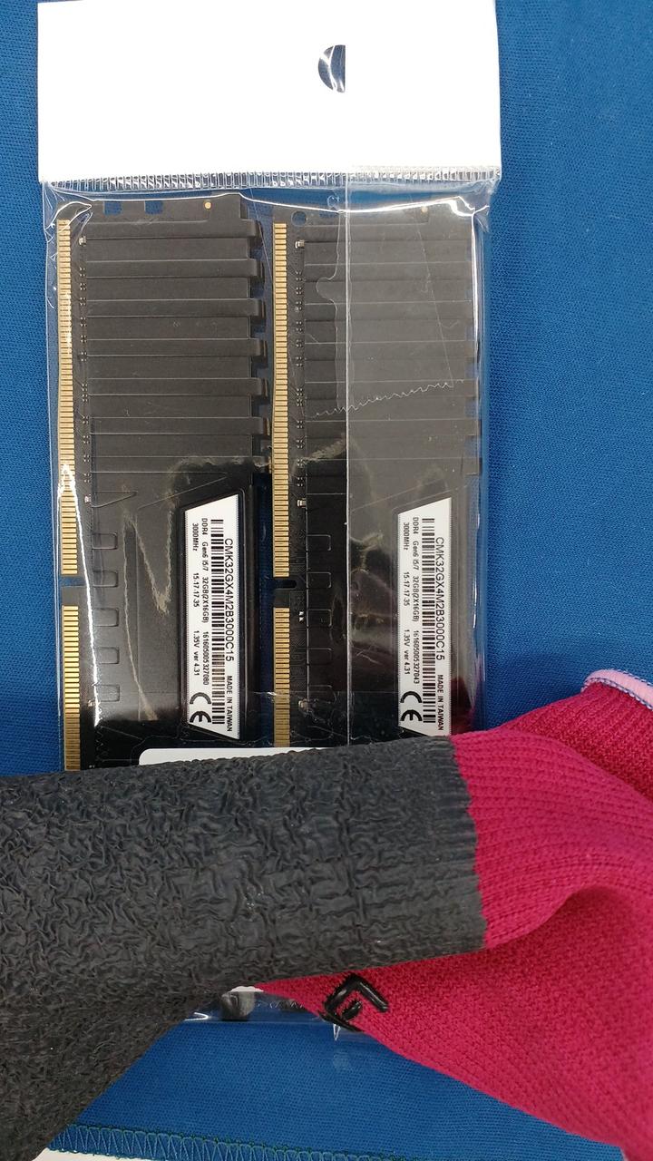 CORSAIR DDR4 PC4-24000 16GB 2-Die Set CMK32GX4M2B3000C15