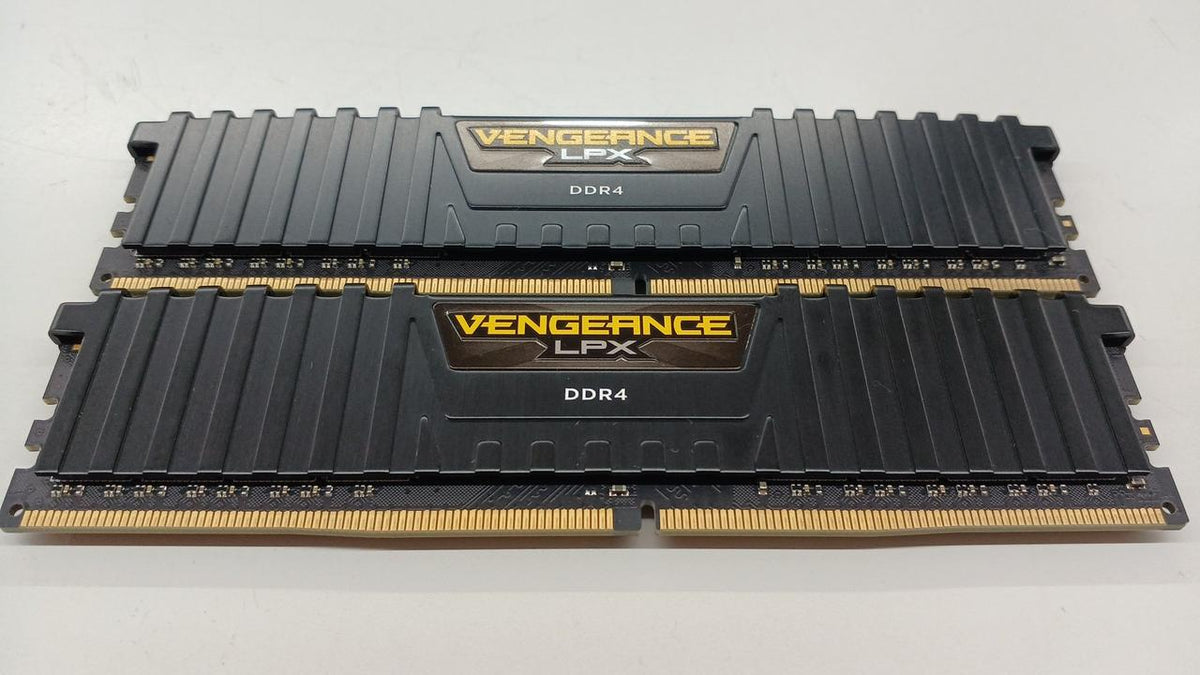 CORSAIR PC Memory CMK16G4M2A2666C16