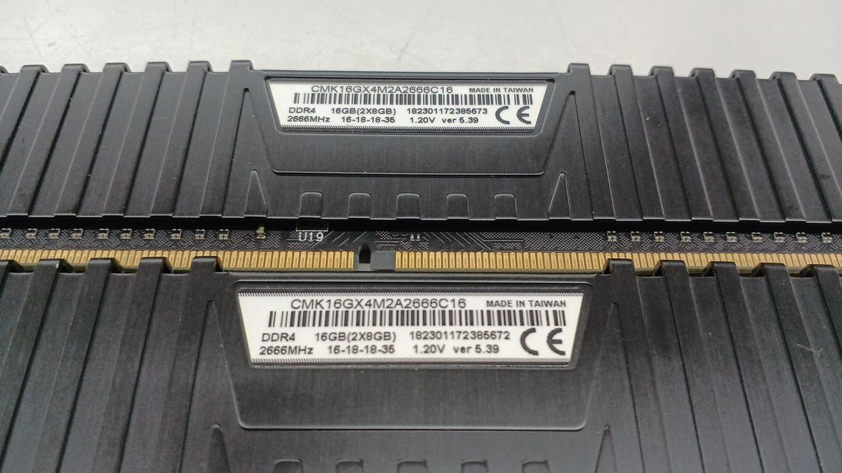 CORSAIR PC Memory CMK16G4M2A2666C16