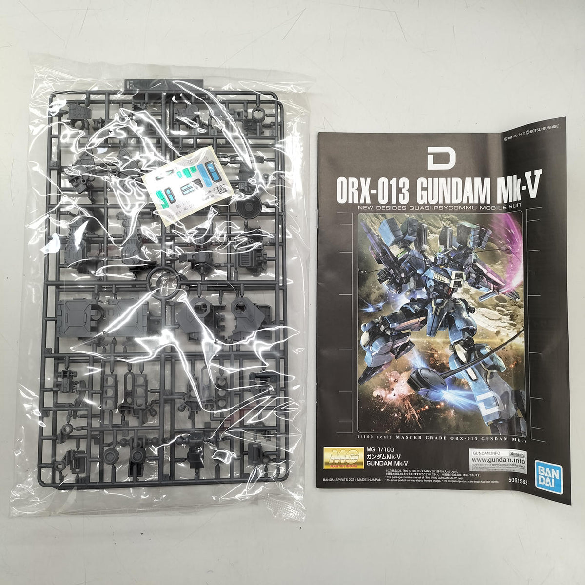 BANDAI Gunpla MG Gundam MK-V