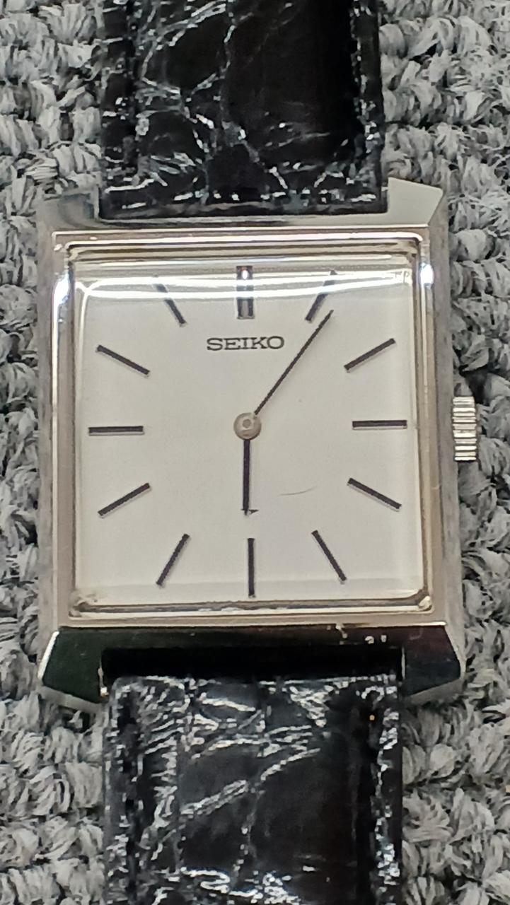 SEIKO Manual Wind Wristwatch 2220-3031